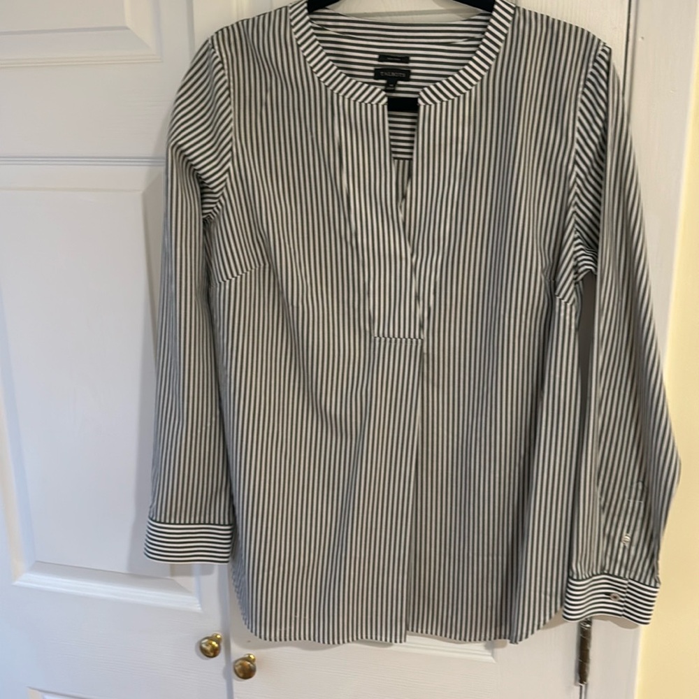 Ladies long sleeve popover shirt